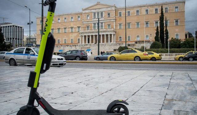 Ηλεκτρικά πατίνια: Η Hive φεύγει από την Ελλάδα γιατί το Ελληνικό κράτος δε λέει να φτιάξει νομικό πλαίσιο