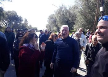 Κώστας Μουτζούρης: Δεχόμαστε επίθεση – Εκτάκτως στο μπλόκο της Μόριας ο Περιφερειάρχης