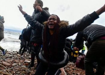 Βίντεο – σοκ: Δείτε πώς «στήνουν» τις φωτογραφίσεις μεταναστών και προσφύγων