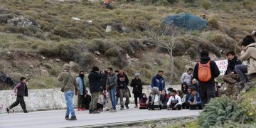 Alldaynews.gr Μεταναστευτικό – Μυτιλήνη: Κάτοικοι στήνουν μπλόκα σε λεωφορεία με πρόσφυγες και μετανάστες