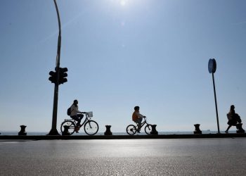 Κορωνοϊός: Ανυπάκουοι και οι Βολιώτες – Κατέκλυσαν την παραλία, τα πάρκα και τα άλση