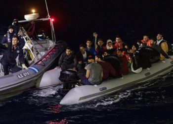 Σοβαρό επεισόδιο στον Έβρο: Επίθεση δουλεμπόρων με… χατζάρες σε φουσκωτό του Λιμενικού μέσα στο ποτάμι