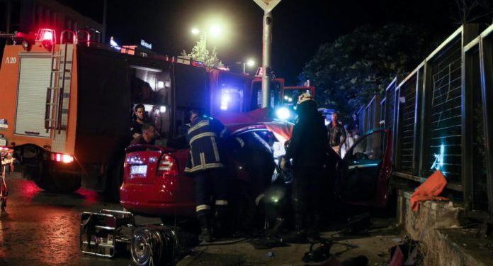 Alldaynews.gr Αττική: Σοβαρό τροχαίο με έναν απεγκλωβισμό