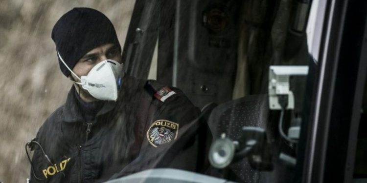 Alldaynews.gr Κορωνοϊός: Σκληρά μέτρα – Αυστρία: Απογορεύονται οι συναθροίσεις άνω των 5 ατόμων! Κατέβασε στρατό στους δρόμους η Σερβία
