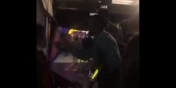 Alldaynews.gr Απίστευτο περιστατικό: Έλληνας έβρισε τον Γιάννη και τον Θανάση στο Λος Άντζελες! (vid)