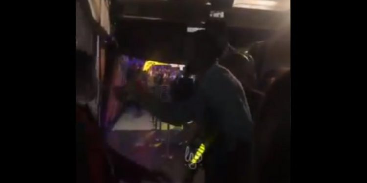 Alldaynews.gr Απίστευτο περιστατικό: Έλληνας έβρισε τον Γιάννη και τον Θανάση στο Λος Άντζελες! (vid)