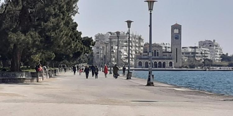 Alldaynews.gr Βόλος: Γέμισε από κόσμο η παραλία – Πρόστιμο και σε ψαροντουφεκά