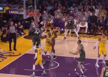 Εντυπωσιακός Αντετοκούνμπο στην κορυφή του Top 10 (video)