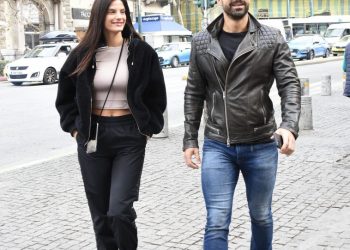 ΑΝΑΛΗΘΕΣ ΔΗΜΟΣΙΕΥΜΑ: Η Μπόμπα βολτάρει στο Σύνταγμα ούσα φορέας του Κορονοϊου;
