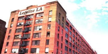 Alldaynews.gr Επιχειρηματίας μόδας προσφέρει το εργοστάσιό του για να κατασκευαστούν μάσκες