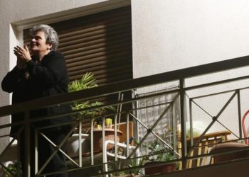 Μπαλκόνι στην ελπίδα της Ελλάδος: Ασταμάτητο χειροκρότημα!