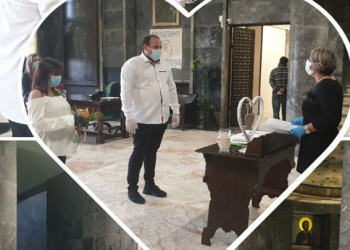 Γάμος με τη νύφη και τον γαμπρό σε ενάμιση μέτρο απόσταση (pics)