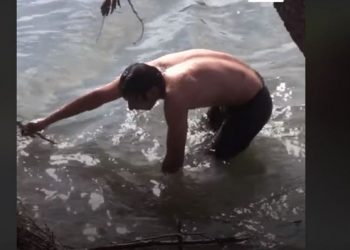 Έβρος: Μετανάστες κολυμπούν στον ποταμό για να επιστρέψουν στην Τουρκία (video)