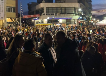 Κορωνοϊός: Χαμός στους δρόμους Τυρνάβου (pics, vids)