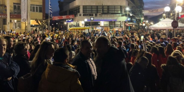 Alldaynews.gr Κορωνοϊός: Χαμός στους δρόμους Τυρνάβου (pics, vids)