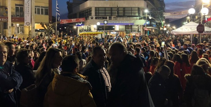 Alldaynews.gr Κορωνοϊός: Χαμός στους δρόμους Τυρνάβου (pics, vids)