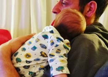 Αυτός είναι ο γιός της Αλεξάνδρας Ούστα. Δείτε τον… αγκαλιά με τον μπαμπά του