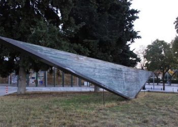 Θεσσαλονίκη: Καταστράφηκε το διάσημο γλυπτό του Κ. Βαρώτσου ο “Ορίζοντας” (ωιδεο)
