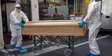 Alldaynews.gr Δεν έχει τέλος ο εφιάλτης στην Ιταλία: Ο κορωνοϊός «χτυπά» αλύπητα παρά την καραντίνα – 250 νέοι θάνατοι μέσα σε ένα 24ωρο