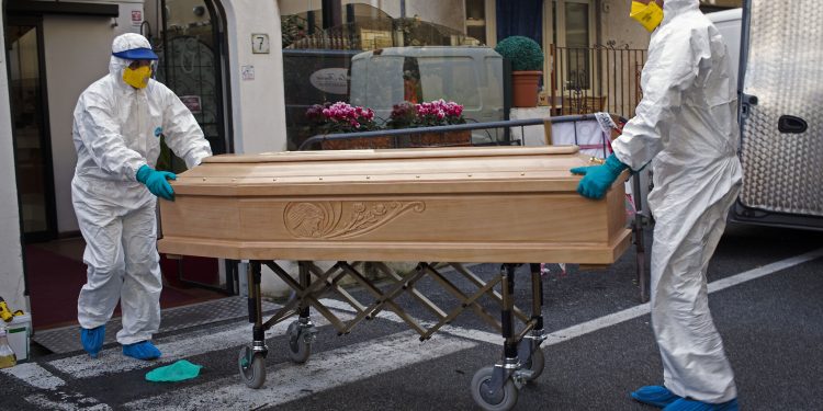 Alldaynews.gr Δεν έχει τέλος ο εφιάλτης στην Ιταλία: Ο κορωνοϊός «χτυπά» αλύπητα παρά την καραντίνα – 250 νέοι θάνατοι μέσα σε ένα 24ωρο