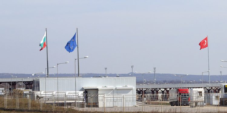 DW: Γιατί επικρατεί ησυχία στα σύνορα Βουλγαρίας- Τουρκίας ενώ ασκείται πίεση στα ελληνοτουρκικά