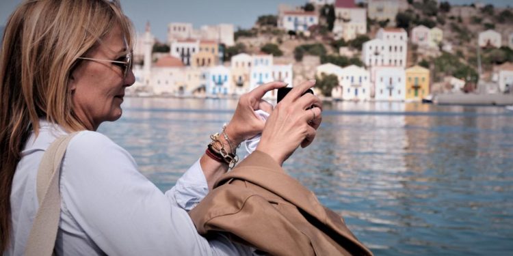 Alldaynews.gr «Κυρία Μαρέβα Μητσοτάκη, μην με χειροκροτήσετε. Δεν σας το επιτρέπω»