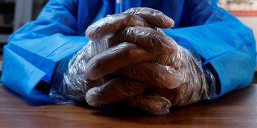 Ξεμένουμε από γάντια: Η μεγαλύτερη εταιρία κατασκευής στον κόσμο αδυνατεί να ανταποκριθεί στη ζήτηση