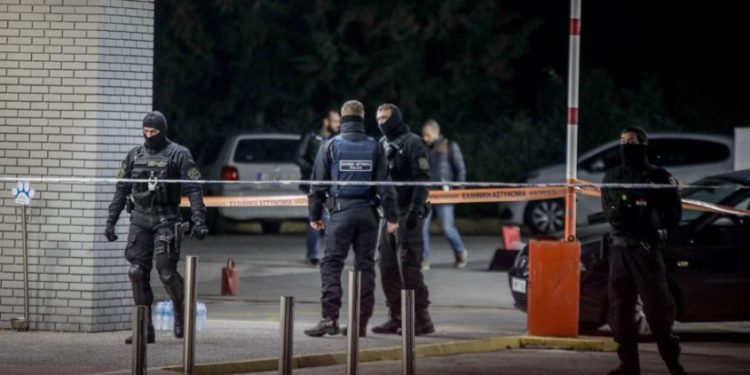 Διπλό Φονικό στην Κηφισιά: Αστυνομικός Σκότωσε την πρώην σύζυγό του και τη φίλη της[videos]