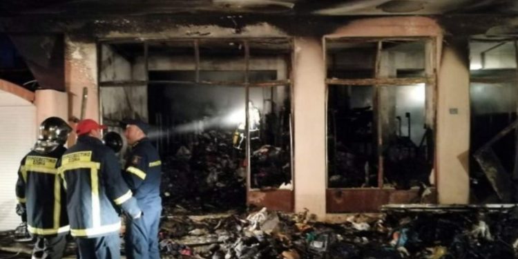 Χίος: Έκαψαν αποθήκη ΜΚΟ – Κάηκε ολοσχερώς