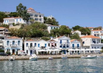 “Μέσα” στη βίλα του εφοπλιστή που βρέθηκε θετικός στην Ικαρία! Διάλογοι και εικόνες που προκάλεσαν έκπληξη