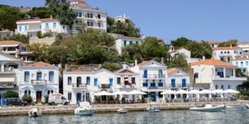 Alldaynews.gr “Μέσα” στη βίλα του εφοπλιστή που βρέθηκε θετικός στην Ικαρία! Διάλογοι και εικόνες που προκάλεσαν έκπληξη