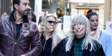 Σάκης Τανιμανίδης: Έβγαλε για καφέ σύζυγο- μάνα και αδελφή – Τι συνέβη στη Χριστίνα Μπόμπα[photos]
