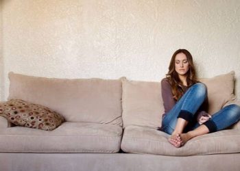 Δεν είναι ντροπή να είσαι μόνη σου. Ντροπή είναι να μένεις σε μια σχέση, έτσι, επειδή «πρέπει»