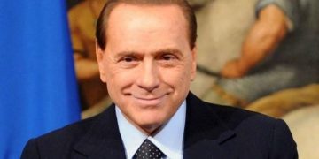 Ο 83χρονος Μπερλουσκόνι άφησε την 34χρονη σύντροφό του για μια 30χρονη!![video]