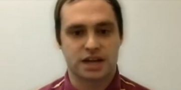 Alldaynews.gr Κορωναϊός: «Εξελίσσεται σε 3 στάδια – Θολώνουν τα μάτια, πονάνε τα κόκκαλα» Συγκλονίζει η περιγραφή Βρετανού που νόσησε