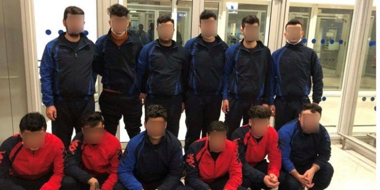 Alldaynews.gr Συνελήφθησαν αλλοδαποί που προσπάθησαν να φύγουν από την Ελλάδα προσποιούμενοι τους αθλητές χάντμπολ