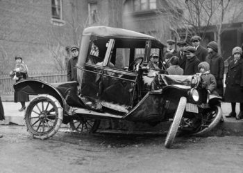 Το πρώτο θανατηφόρο τροχαίο στην Ελλάδα έγινε όταν υπήρχαν μόλις 7 αυτοκίνητα![photos]