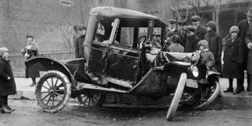 Το πρώτο θανατηφόρο τροχαίο στην Ελλάδα έγινε όταν υπήρχαν μόλις 7 αυτοκίνητα![photos]