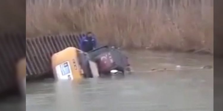 Έβρος: Το απόλυτο φιάσκο για τους Τούρκους – Όταν βούλιαξε ο εκσκαφέας στο ποτάμι[video]