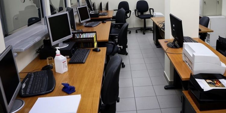 Κορωνοϊός: Τηλεργασία και Ευέλικτο ωράριο προωθεί το υπουργείο Εργασίας