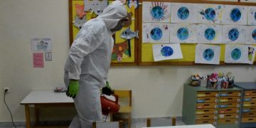 Alldaynews.gr Τι θα συμβεί με τη σχολική χρονιά μετά το λουκέτο λόγω κορονοϊου σε σχολεία και Πανεπιστήμια! Τα ενδεχόμενα που εξετάζει η κυβέρνηση