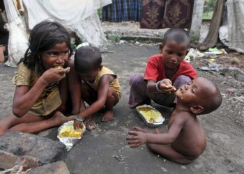 1,5 εκατ. νεκροί από την πείνα, αλλά δεν είναι μεταδοτική και έτσι δεν μας αφορά