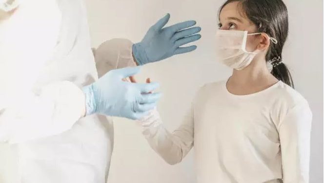 Κορονοϊός: 7 παιδιά ανάμεσα στα κρούσματα της Ελλάδας – Ποια ηλικιακή ομάδα πλήττεται – Τι λένε οι ειδικοί