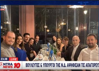 Υπουργοί και Βουλευτές της ΝΔ έφαγαν όλοι μαζί έξω, την ώρα που ζητούσαν να μείνουμε σπίτι[video]