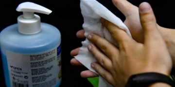Κορονοϊός: Πώς να φτιάξετε απολυμαντικό χεριών στο σπίτι – Οι οδηγίες του Π.Ο.Υ. και τι να προσέχετε πολύ!