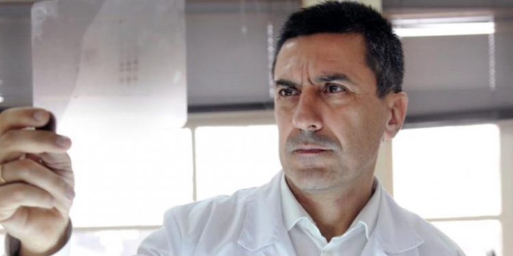 Alldaynews.gr Σοκαριστικό! Έλληνας καθηγητής προειδοποιεί: Την 25η Μαρτίου θα έχουμε τουλάχιστον 5.000 κρούσματα!