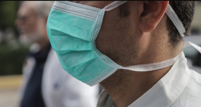 Alldaynews.gr «Ως νοσηλευτής, δεν θέλω να με χειροκροτήσετε από τα μπαλκόνια σας. Θέλω να μείνετε σε αυτά»