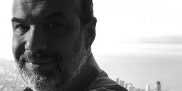 Alldaynews.gr «Αν έχετε πρόσβαση στον Μητσοτάκη, πείτε του να απαγορεύσει την κυκλοφορία αύριο!»Έλληνας καθηγητής Ιατρικής στη Σορβόννη