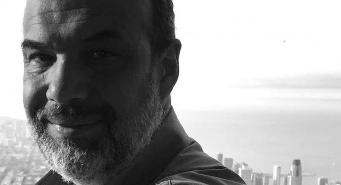 Alldaynews.gr «Αν έχετε πρόσβαση στον Μητσοτάκη, πείτε του να απαγορεύσει την κυκλοφορία αύριο!»Έλληνας καθηγητής Ιατρικής στη Σορβόννη