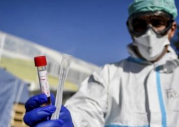 Τραγικό: Ο Κορωνοϊός μπορεί να επιβιώσει για ώρες στον αέρα ο ιός, σύμφωνα με νέα μελέτη